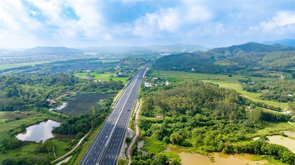 中交路建长深扩建项目15公里路段通车