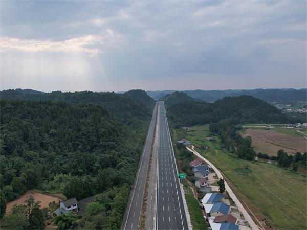 中交三航局参建的南充至成都高速改扩建工程成都方向主线通车
