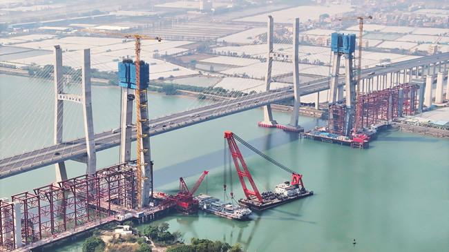 粤港澳大湾区众多在建重点项目建设者假期坚守岗位