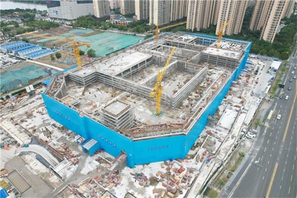 东风路商业综合体工程主体结构顺利完工