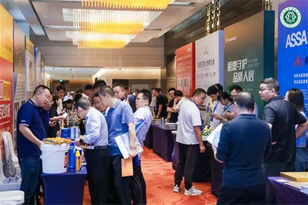 第十一届建筑装饰绿色发展大会暨中国建筑装饰协会绿色智慧建造分会2025年会隆重召开 