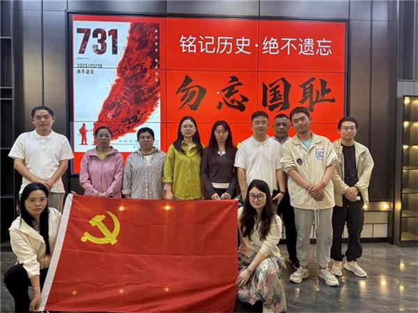 中交路建山东宁津高速项目组织红色观影活动