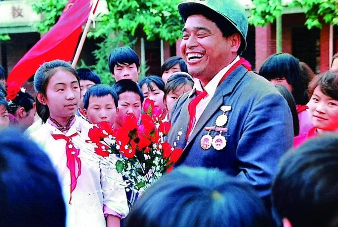 虎啸煤海五十载 山河万里筑丰碑 ——写在中煤矿建集团三十工程处“猛虎掘进队”授旗五十周年之际