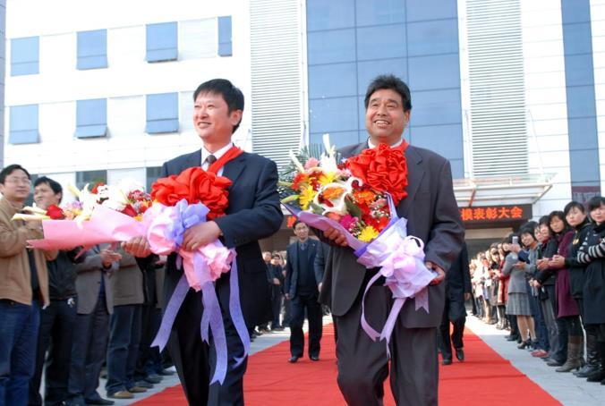 虎啸煤海五十载 山河万里筑丰碑 ——写在中煤矿建集团三十工程处“猛虎掘进队”授旗五十周年之际