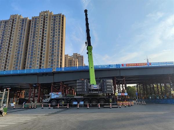 中交一公局宿迁大道项目黄河路钢箱梁吊装全部完成