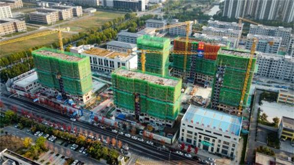 亳州荣徽·云起东方项目首栋装配式建筑顺利封顶