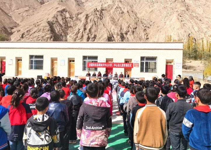 党建共建情暖和田——兴丰街道赴新疆和田开展公益捐赠活动