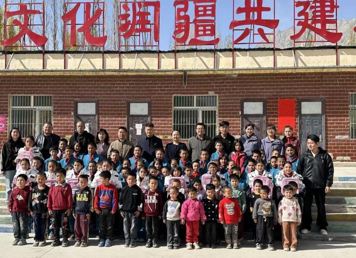 党建共建情暖和田——兴丰街道赴新疆和田开展公益捐赠活动