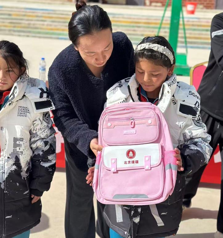 党建共建情暖和田——兴丰街道赴新疆和田开展公益捐赠活动