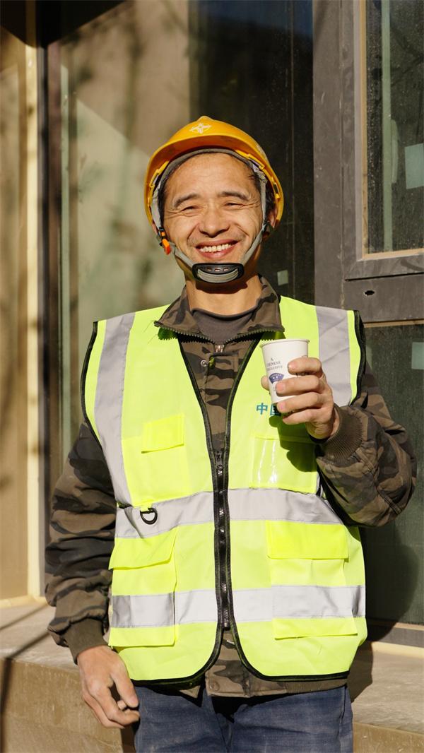 立冬暖饮上线!中交一公局集团北京城市副中心项目现磨豆浆送工友,寒天里喝出