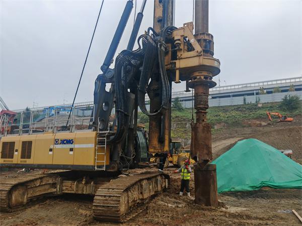 南上坊城中村改造项目首根桩基施工 顺利完成