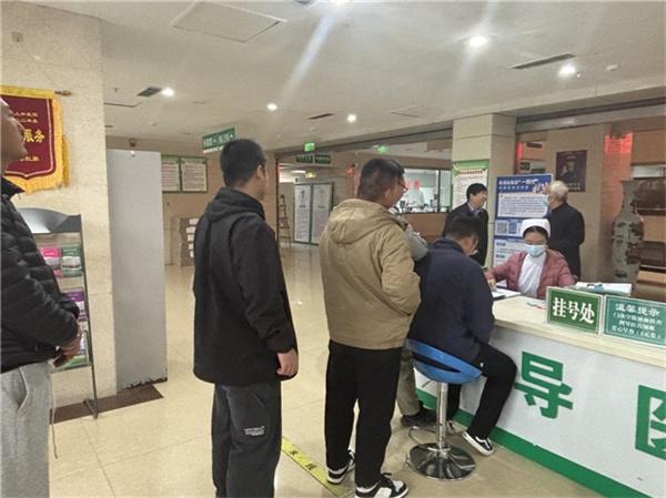 健康体检进工地，关爱职工促生产