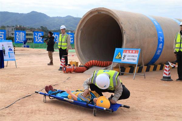 护航民生动脉，实战淬炼精兵——凤吉路项目开展有限空间事故专项应急演练