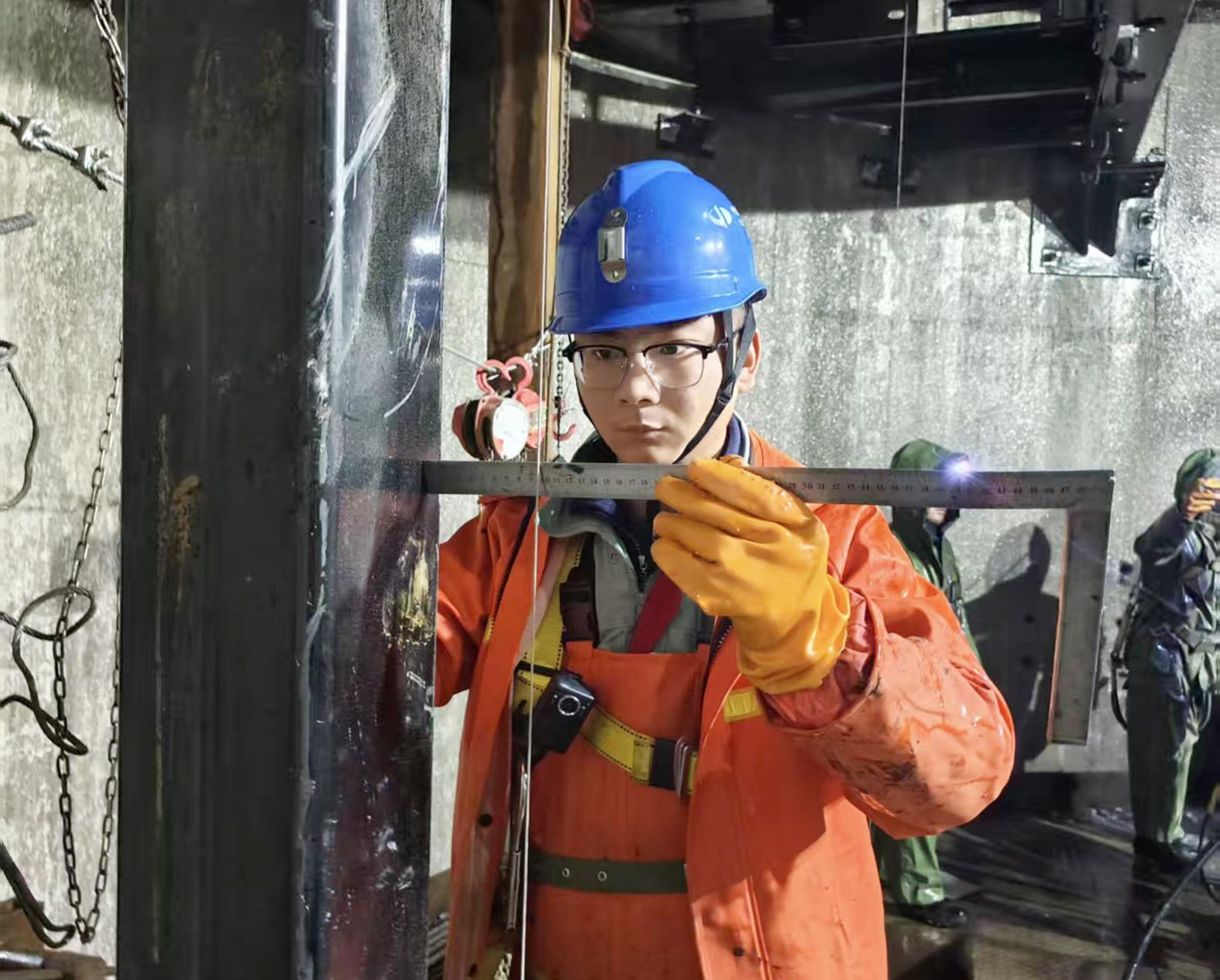 “95”后小將的紅色誓言 他為世界最重L-A型雙斜撐式鋼井架注入紅色引擎