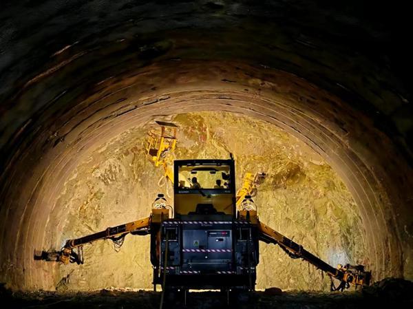 中交中南局首次！隧道围岩智能识别大模型斩获“蓝翼杯”大赛三等奖