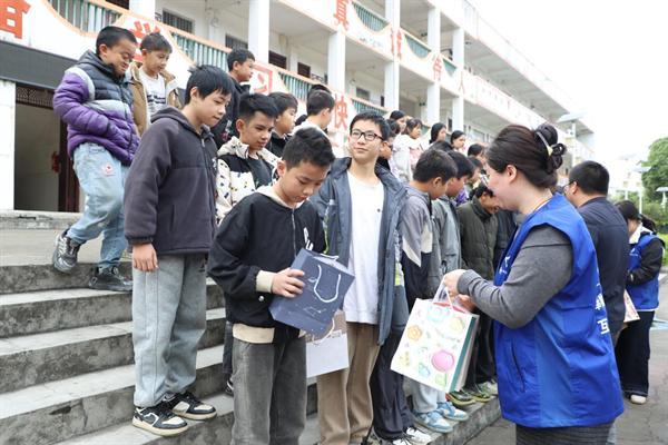 万名工程师进课堂,从“交通强国”讲到“中国速度”