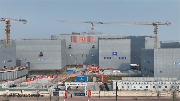 西安科学园DK-3项目主体结构封顶