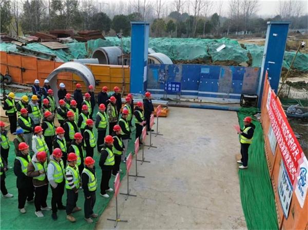 合肥水务集团工程公司联合中铁四局市政公司开展有限空间应急演练