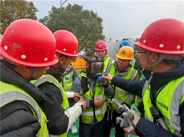 合肥水务集团工程公司联合中铁四局市政公司开展有限空间应急演练