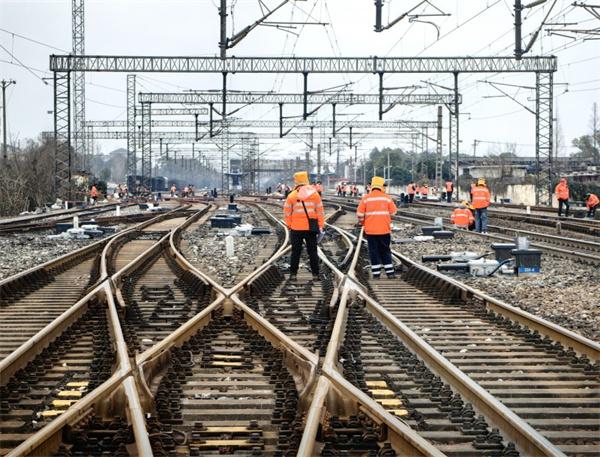 春運護航！滬昆線分宜站信號設(shè)備大修工程開通