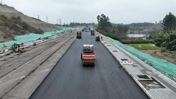 決戰(zhàn)瀝青攤鋪！數(shù)字交通項(xiàng)目全力沖刺節(jié)點(diǎn)目標(biāo)