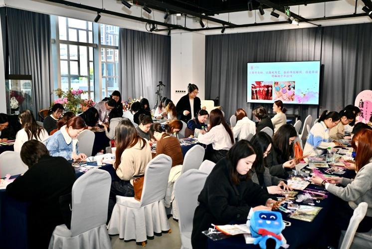 赋能她时代 奋进新征程——中建八局装饰公司举办庆祝“三八”国际妇女节主题活动