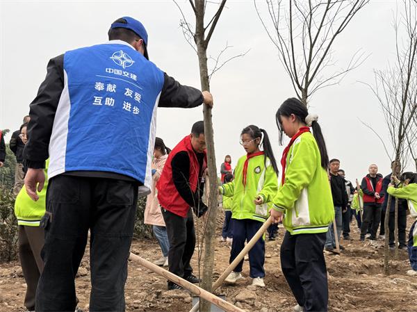 中交一公局西南公司威远项目开展植树节活动