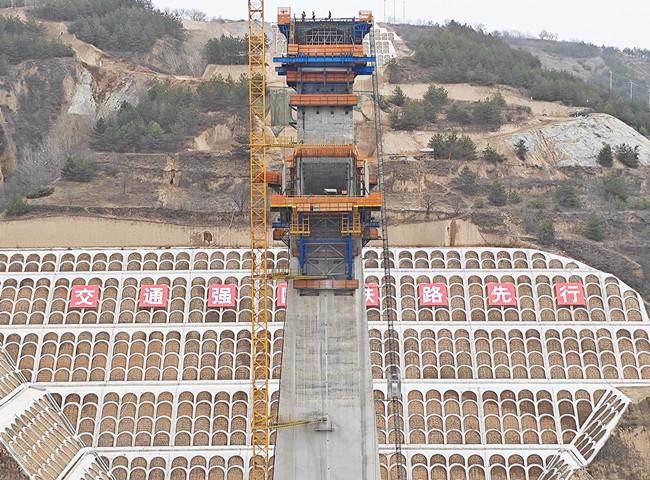 平庆铁路蒲河特大桥 按下春干“加速键”