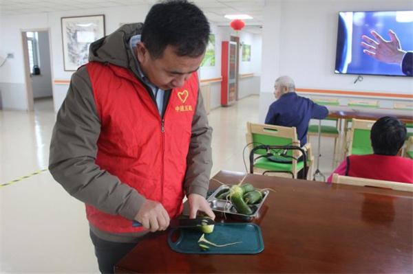 春“锋”送暖,薪火相传!中建五局山东公司志愿者以爱老之行践行雷锋精神