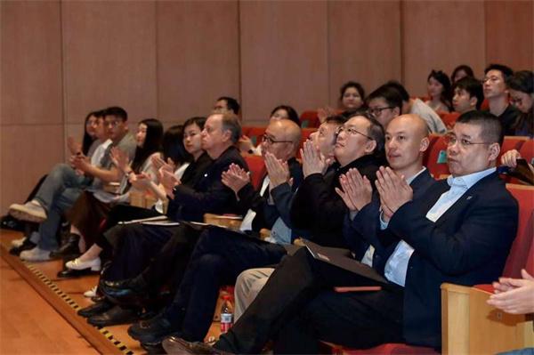 毕鲁斯发布Billus-060C-EDIT-image，完成多模态图像编辑模型0-1研发