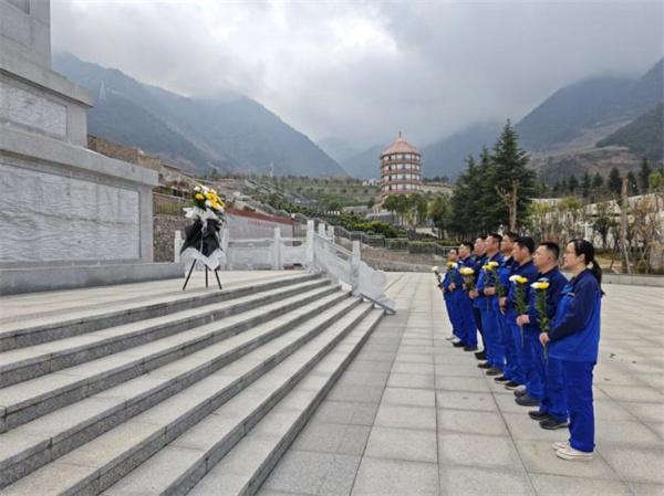 弘扬英烈精神、筑牢党性根基