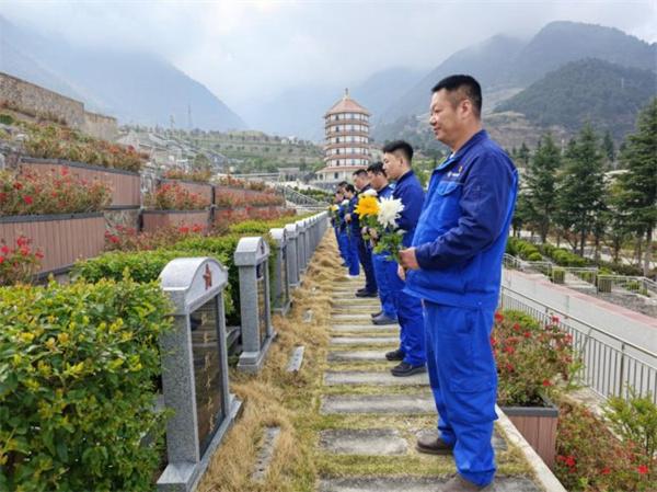 弘扬英烈精神、筑牢党性根基