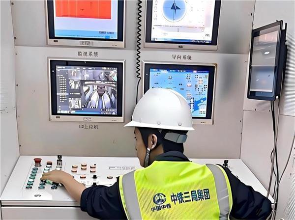 深江铁路站前6标首台盾构机顺利始发