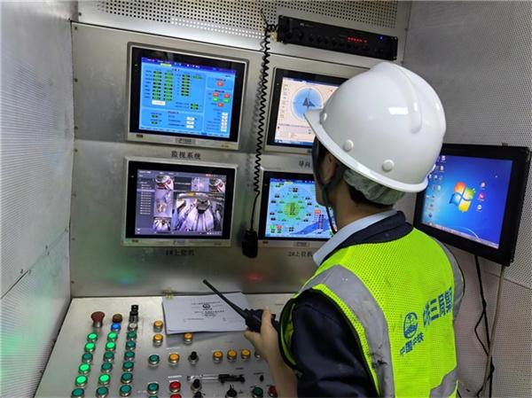深江铁路站前6标首台盾构机顺利始发