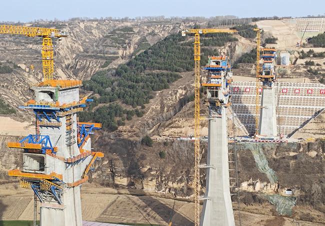 展翅高飞山沟沟——平庆铁路蒲河特大桥奏响春日实干“奋进曲”