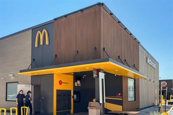 美新超越木荣获CIC铂金认证 炜青木亮相 2026 花园大会 双品牌驱动绿色户外建材新发展