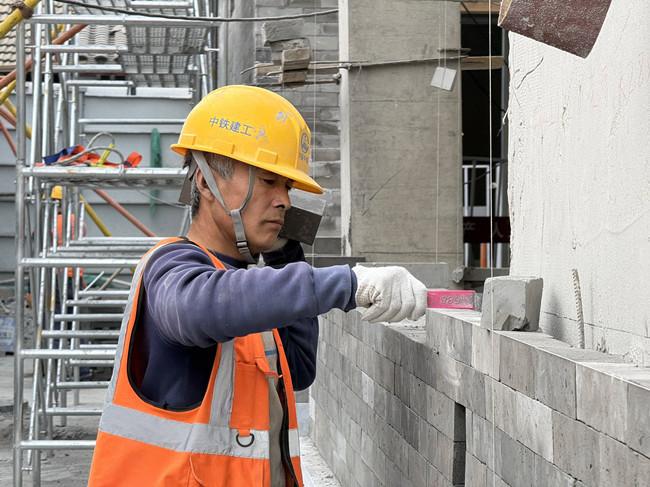 老北京胡同来了一群“易州古建工匠”