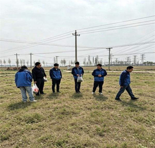 田间拾趣沐春光 匠心筑路暖人心 昌黎S319省道施工一线职工乐享自然闲暇时光