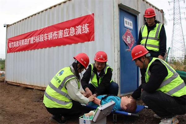 青兰高速项目组织开展车辆伤害应急演练及AED培训取证活动