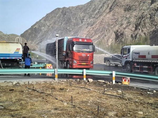 戈壁救援践担当