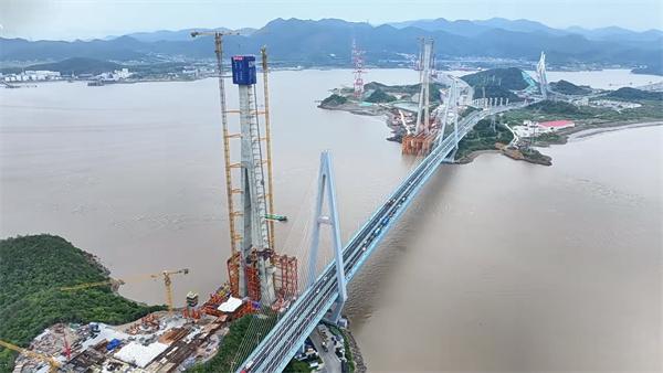 世界级跨海大桥主塔封顶!中建新材助力甬舟铁路桃夭门大桥再传捷报