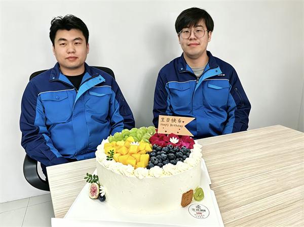 中交路建引嫩入白项目举办季度集体生日会