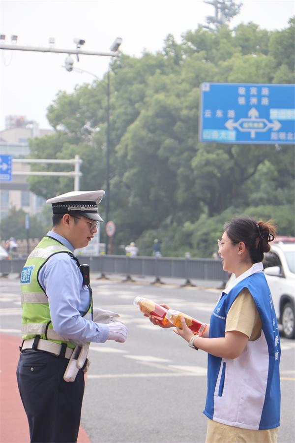 中交一公局集团绍兴104国道项目爱心助考活动