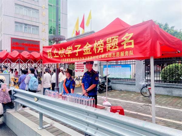 护航高考—— 你提笔逐梦，我全力守护
