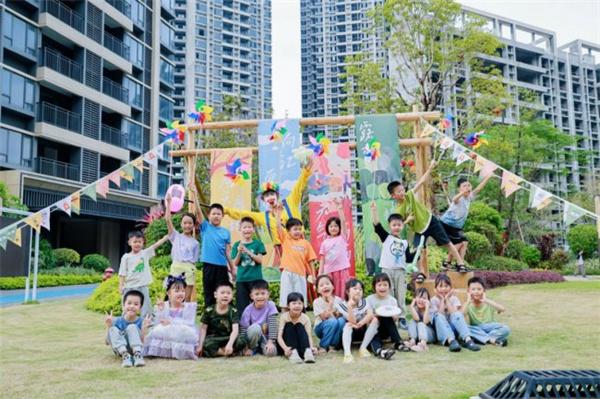 以央企匠心回应时代命题：从一场架空层里的摄影展看天皓湾重构理想生活范式
