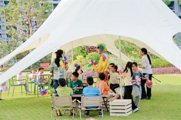 以央企匠心回应时代命题：从一场架空层里的摄影展看天皓湾重构理想生活范式