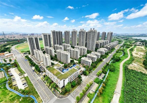 以央企匠心回应时代命题：从一场架空层里的摄影展看天皓湾重构理想生活范式