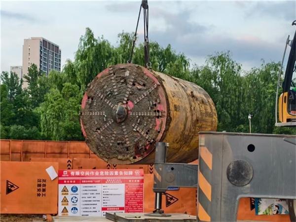 中铁四局市政公司十五里河项目许小河顶管顺利贯通