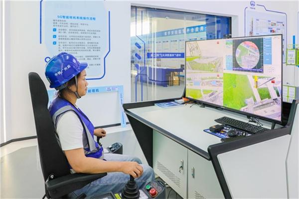 5G“云脑”调度百米塔吊 AI“哨兵”值守智慧工地