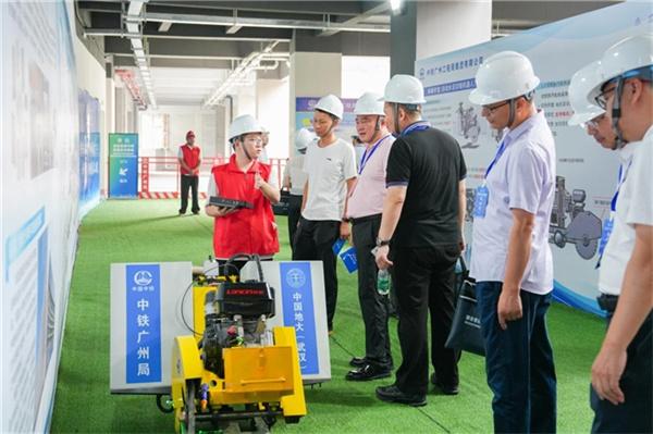 5G“云脑”调度百米塔吊 AI“哨兵”值守智慧工地